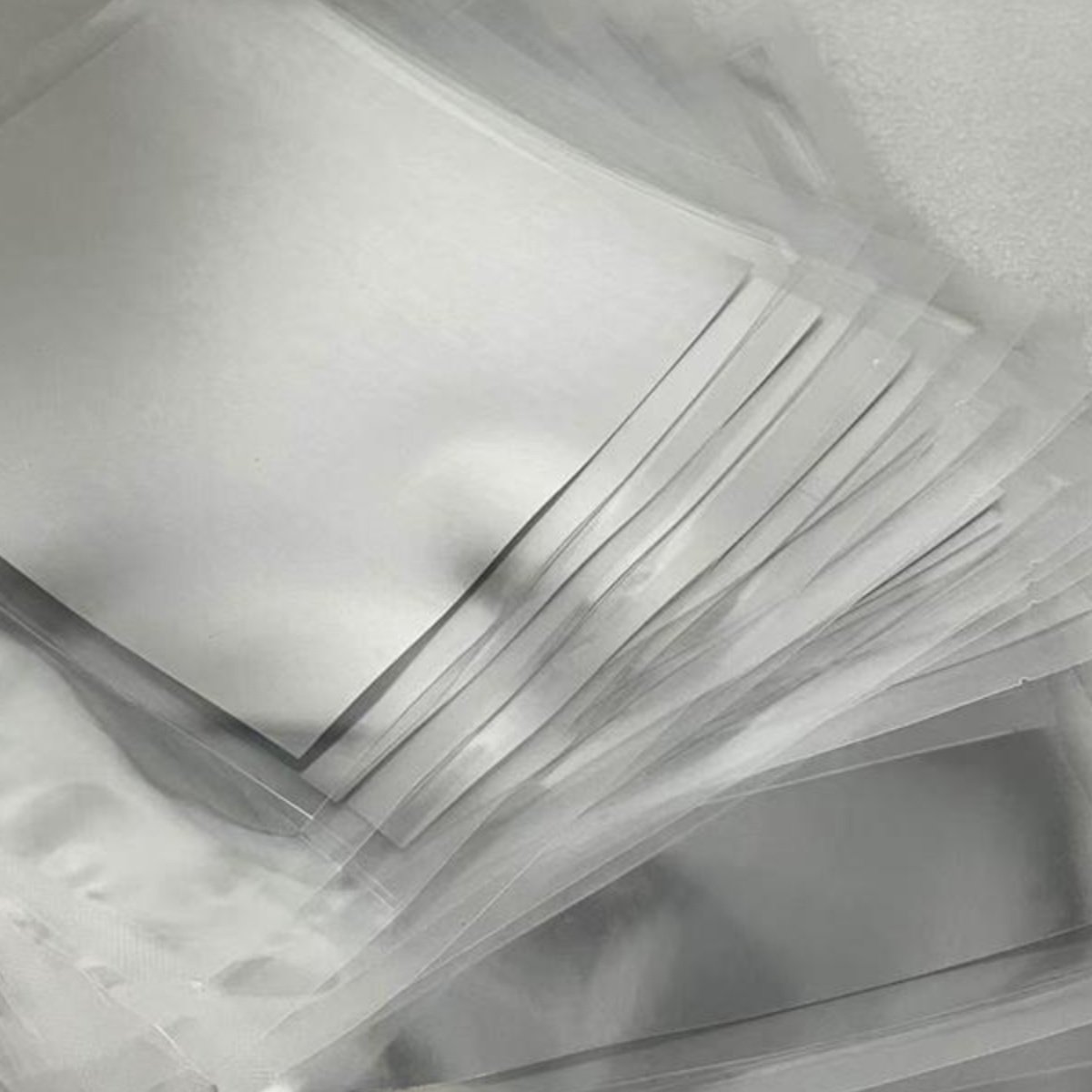 Lithium-indium Alloy Sheet High-purity Indium foil for Scientific Research Indium Sheet Indium Wire Block Coated Low-temperature Semiconductor Material